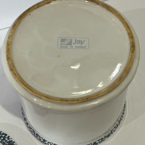 Jay Imports Blue Heart Corelle Coordinates Ceramic Canisters with Matching Plate - Picture 14 of 16